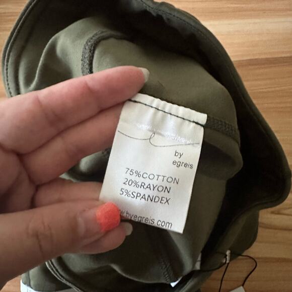 NEW By Egreis Green Bye Signature Biker Shorts Size Medium - Picture 7 of 8